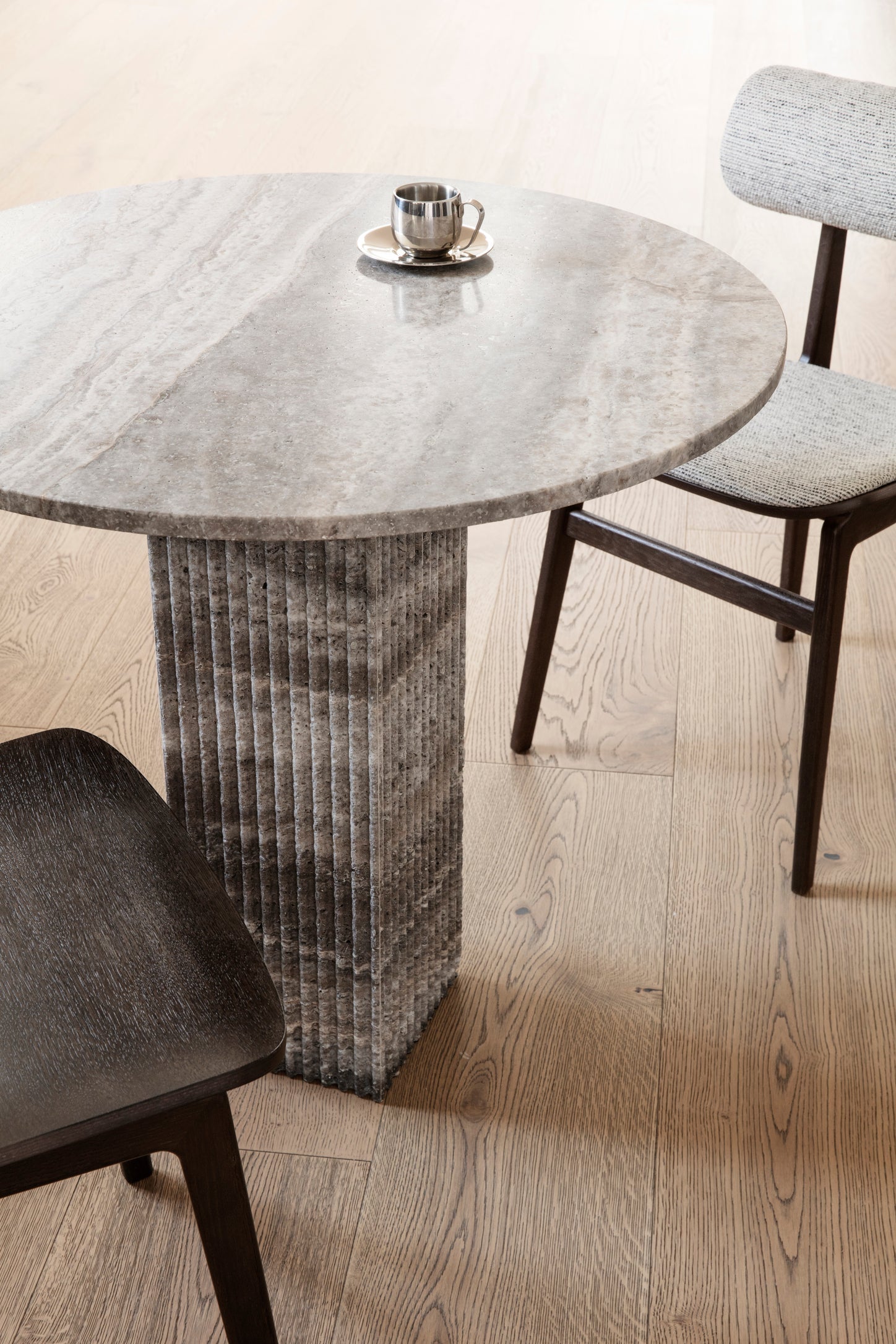 SOHO round table gray travertine — NORR11
