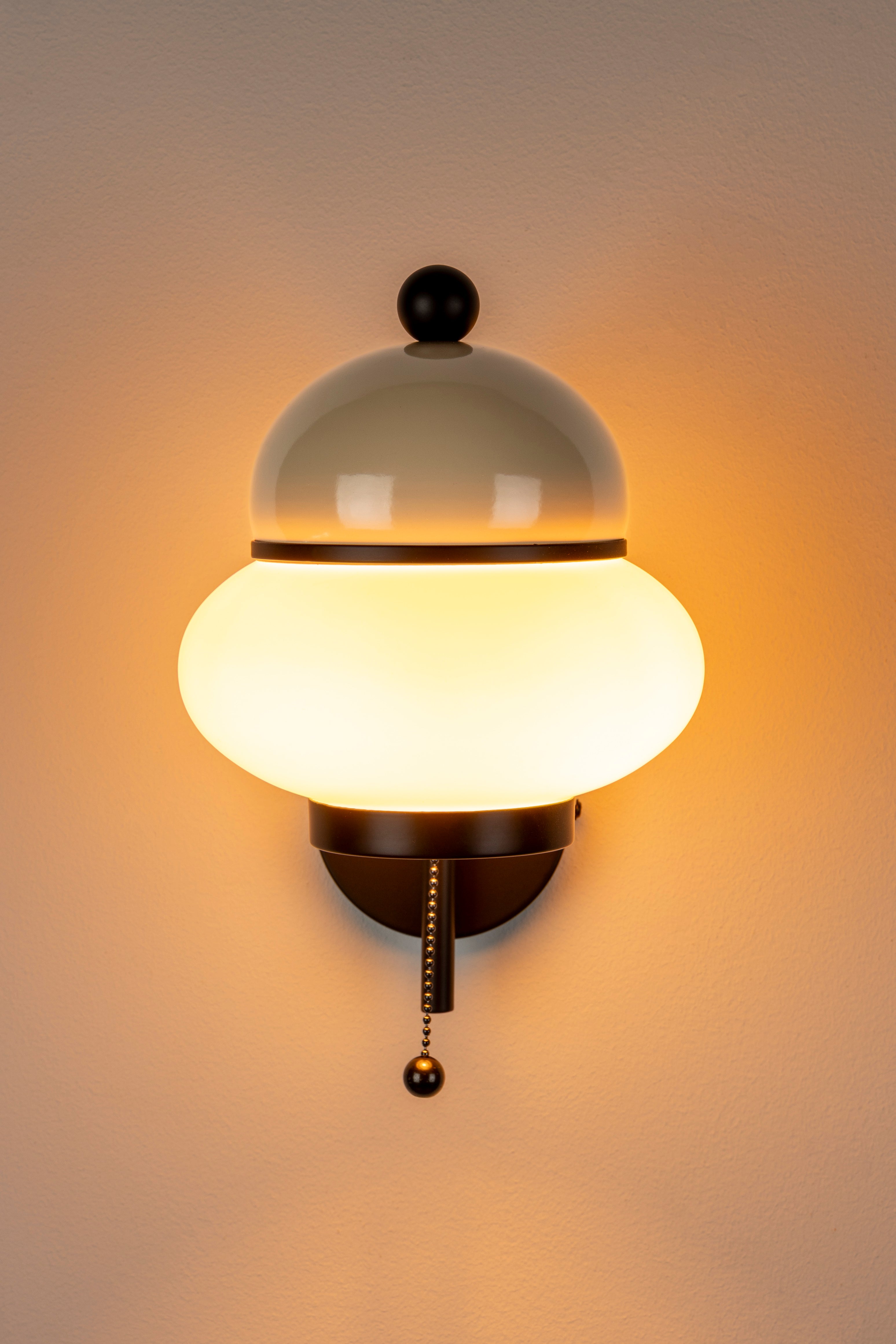BUMBLE wall lamp in beige with black finish — Zuiver