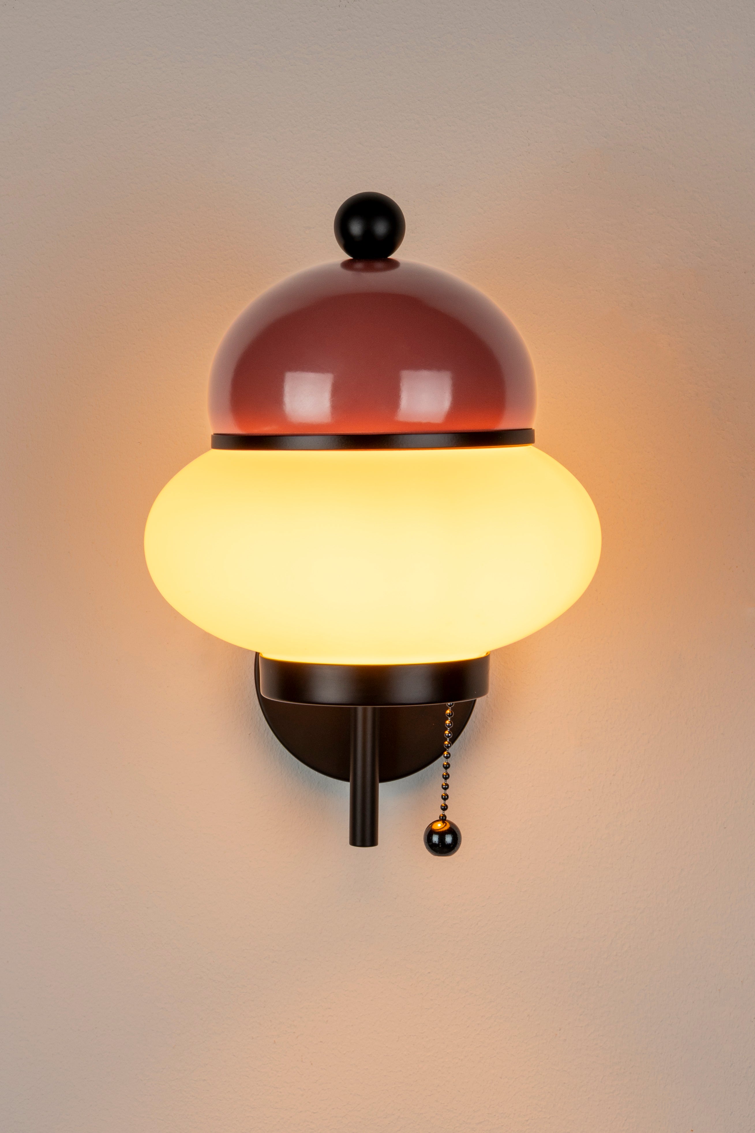 BUMBLE wall lamp in burgundy with black finish — Zuiver