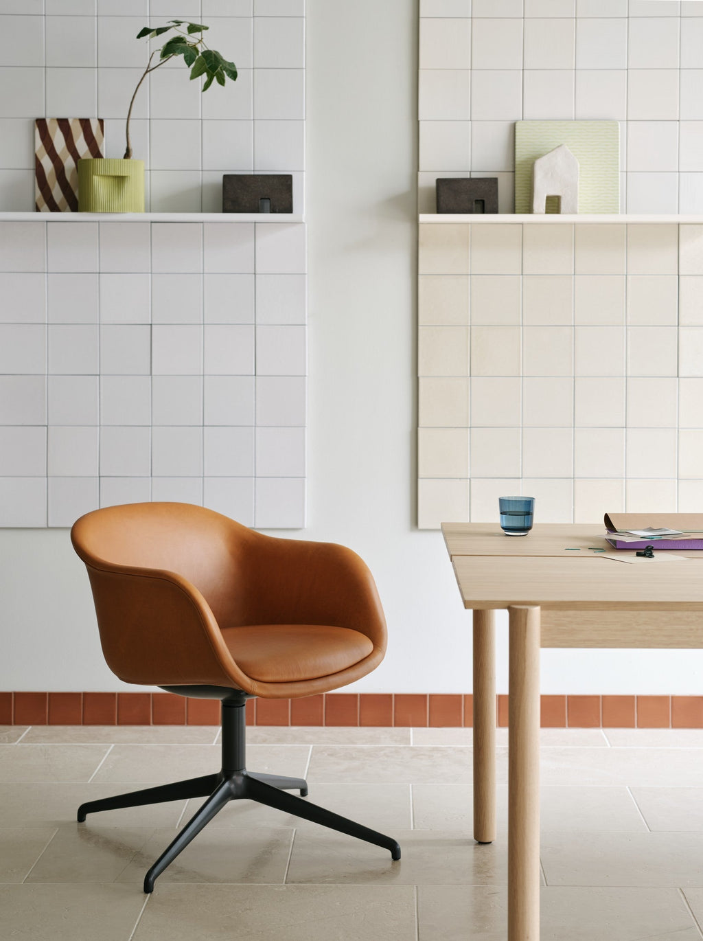 LINEAR SYSTEM Office Desk - CONFIGURATION 2 Oak Veneer — Muuto