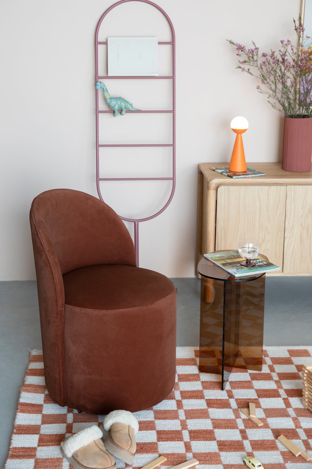 PLUSH Armchair in Brown — Zuiver