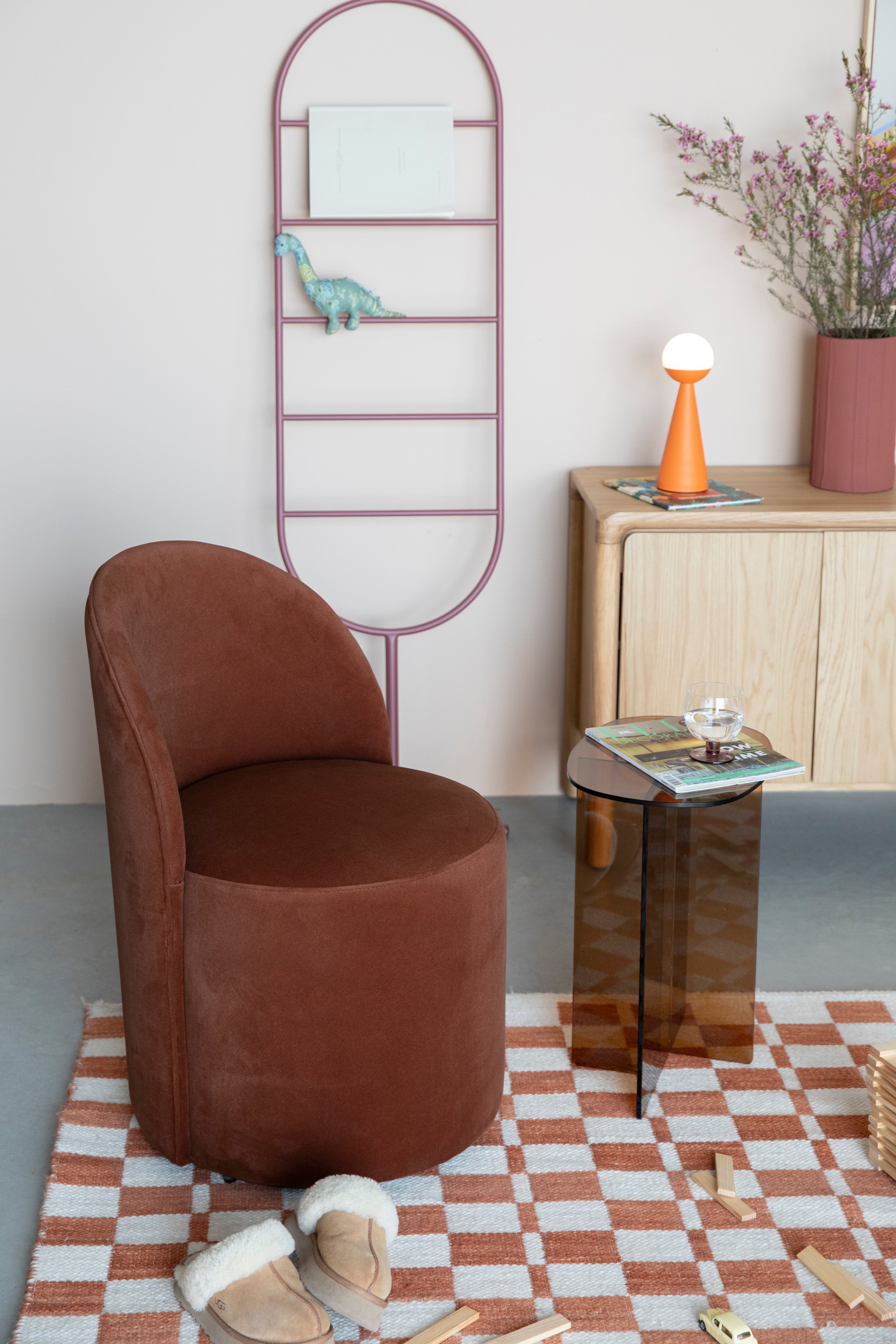 PLUSH Armchair in Brown — Zuiver