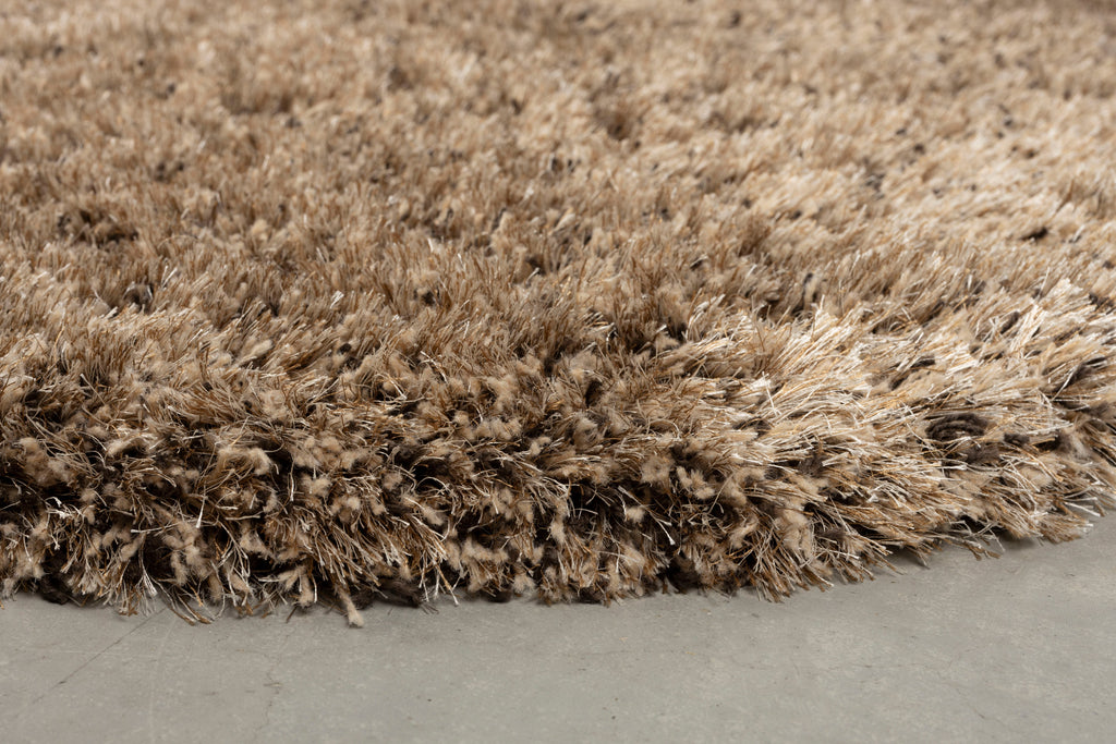 TASTY long-pile rug in brown — Zuiver